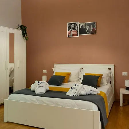 Scugnizzo Luxury Апартаменты Неаполь
